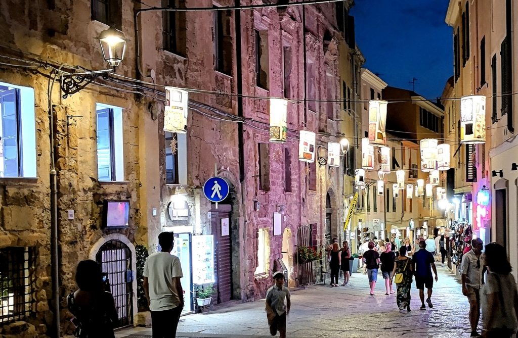 Holidays in Sardinia where to go? Why to choose Alghero!